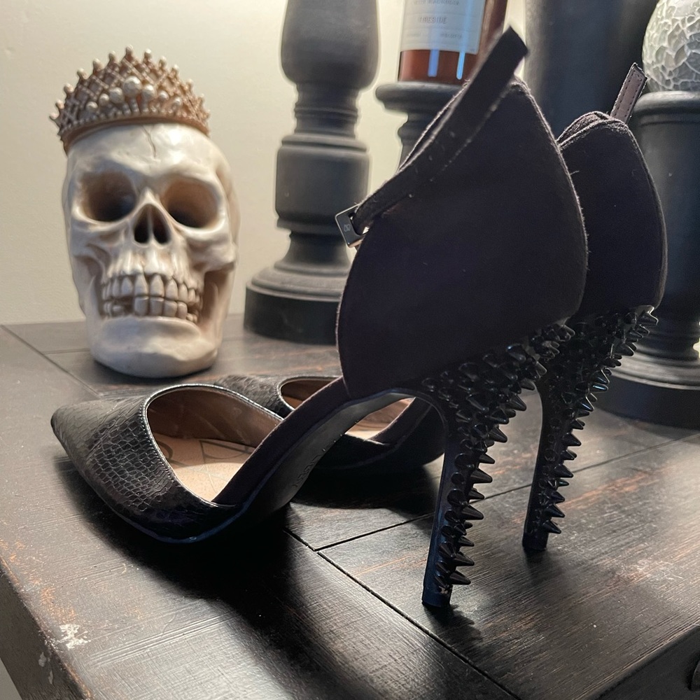 Sam & Libby, spike detailed heel. Size 8. Heel approx4” - Picture 2 of 4